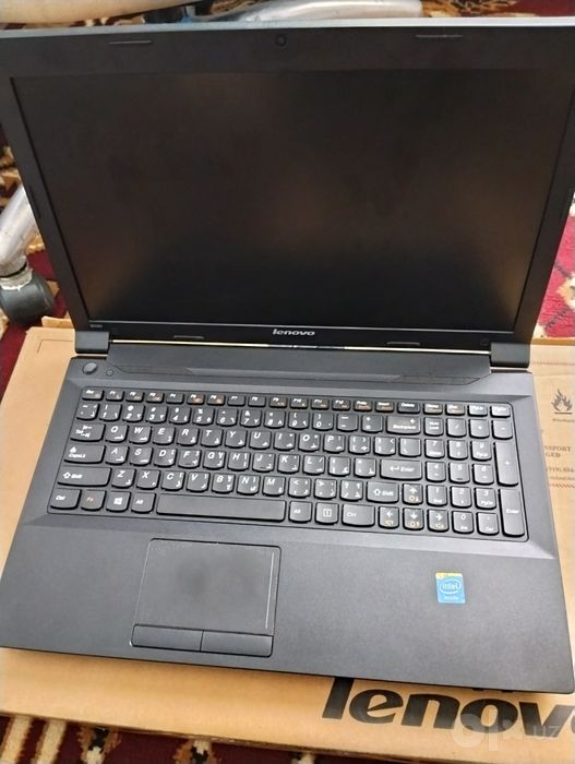 Lenovo B590 noutbuk sotiladi
