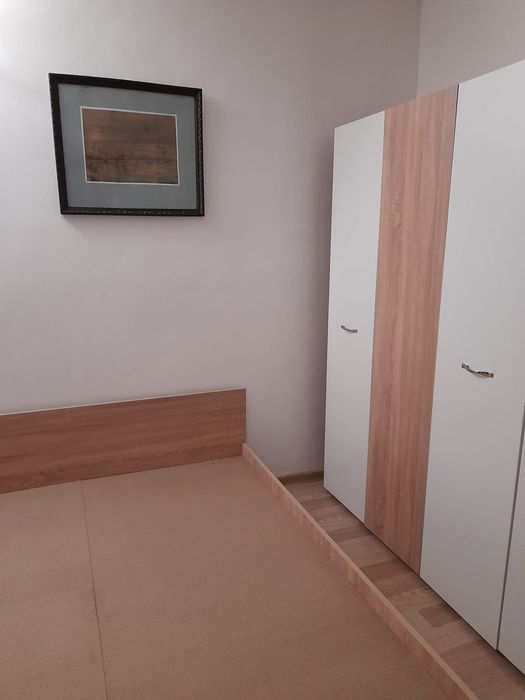 Mobila dormitor ( dulapuri, pat, saltea, noptiere )