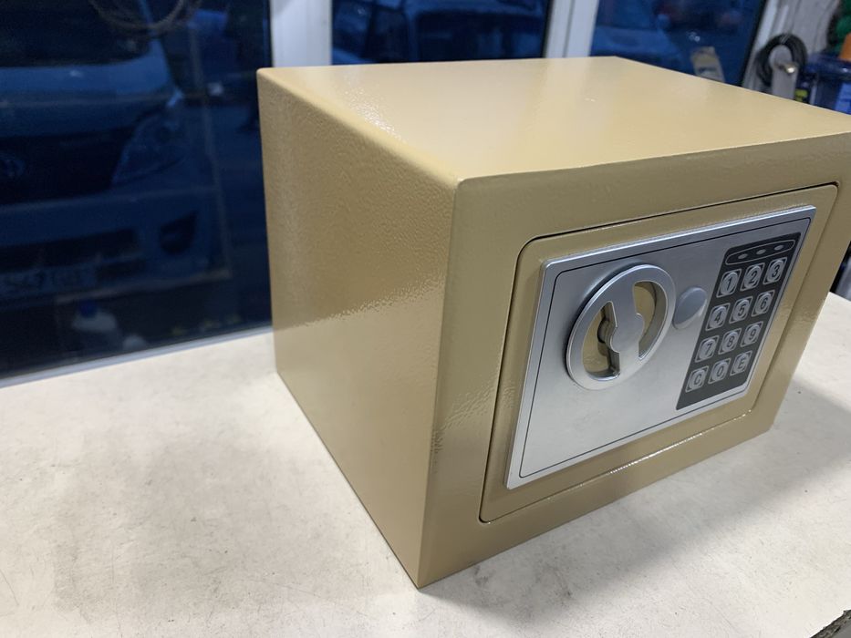 Сейф сотилади мини