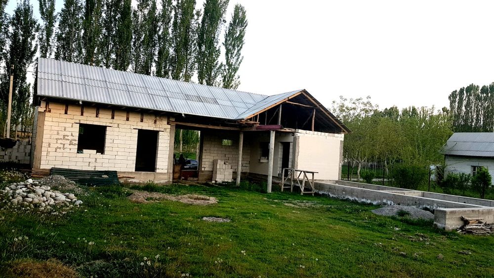 Ховли жой сотилади!