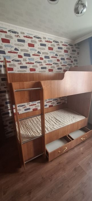 Двухярусная детская кровать