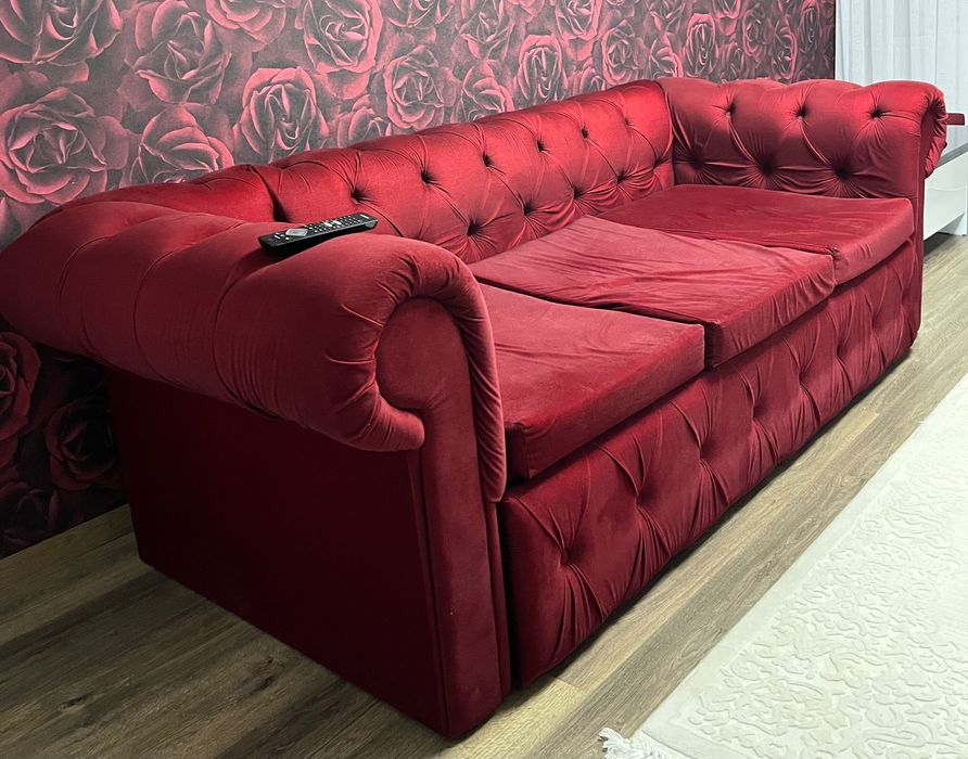 Canapea extensibila rosie