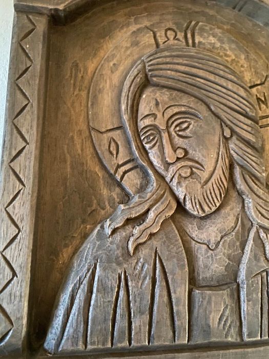 Icoana Mantuitorului sculptata in lemn de nuc