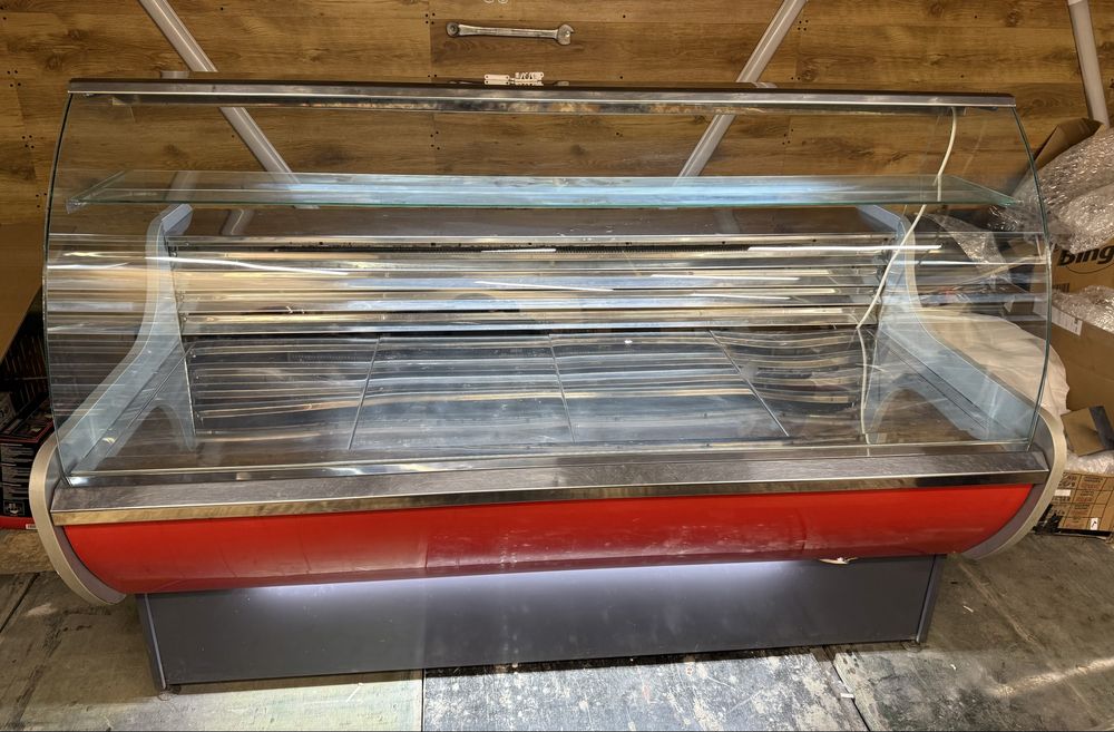 Хладилна витрина за магазин / сладкарница