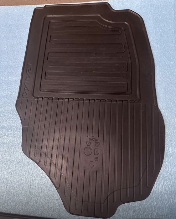 Коврики на Toyota RAV4