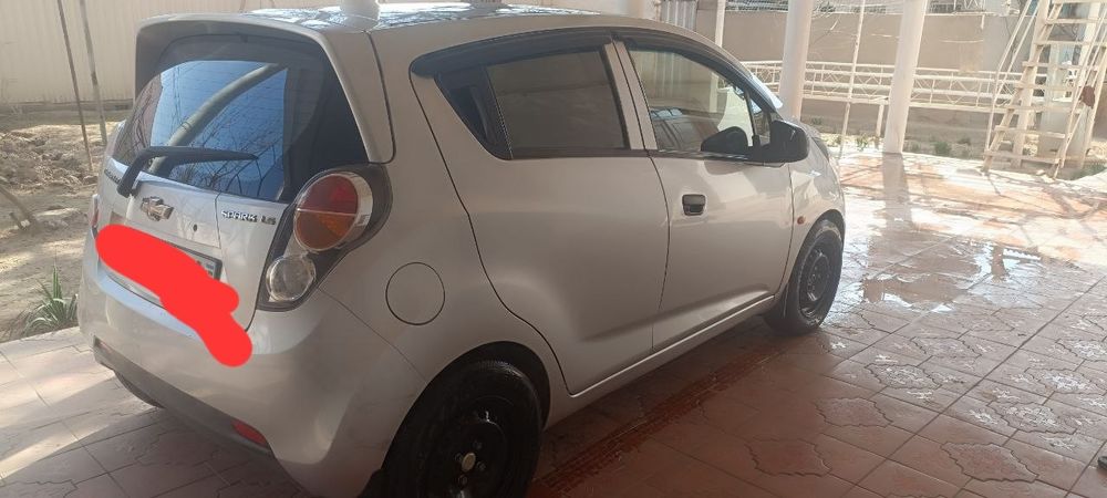 Spark sotiladi  yili 2010 lekin salondan 2011 yili olingan bir qul