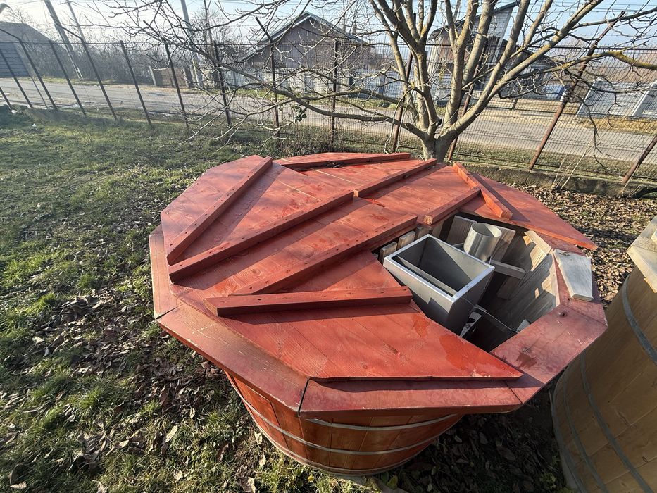 Ciubăr din lemn, sobă inox, 8–10 persoane – 2 bucăți disponibile