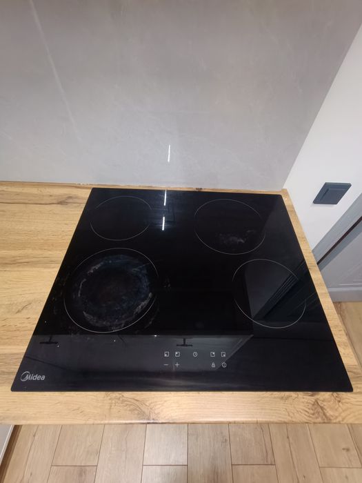 Продам кухонный гарнитур с техникой