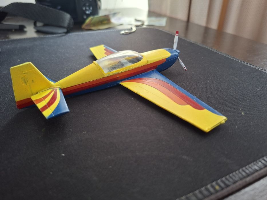 Fac macheta Extra300L la comanda