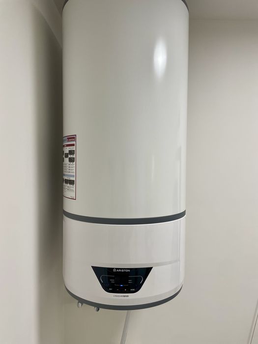 Бойлер с термопомпа Ariston