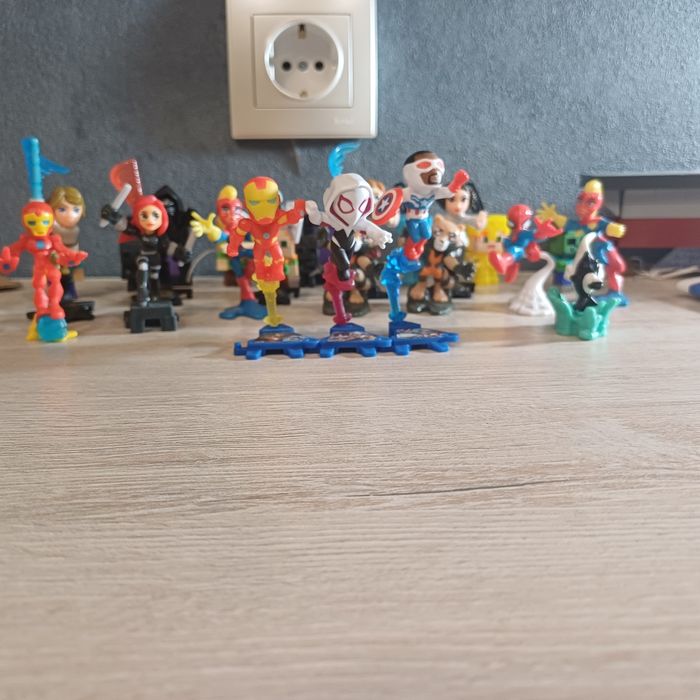 Продаю фигурки из киндеров