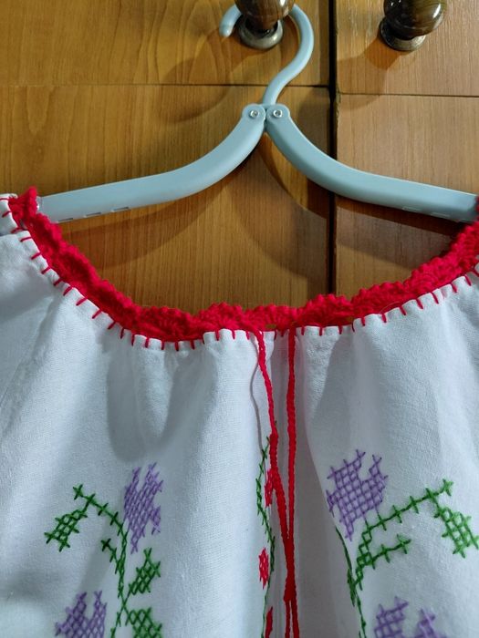 Ie fetițe 5-6 ani lucrata manual