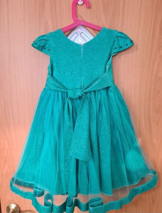 Новогоднее платье "Снежинка"размер 30,салатовое платье размер 34.