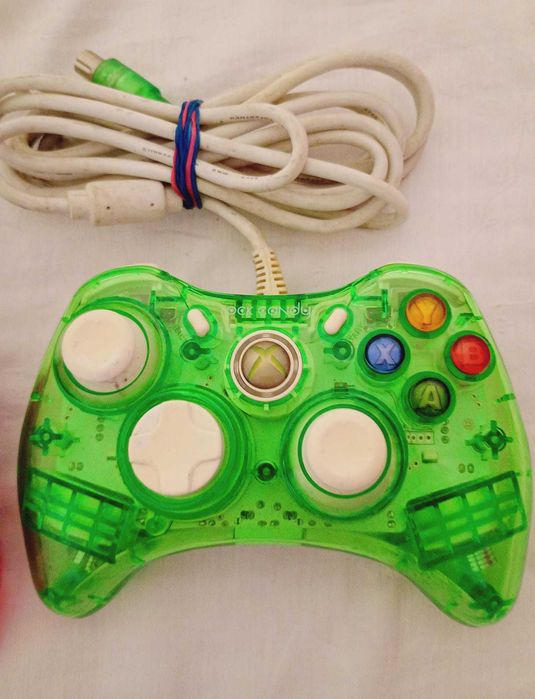 Doua manete transparente pentru Xbox 360. Rock candy