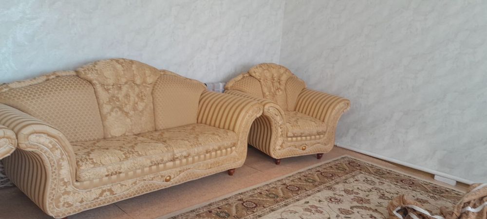 Продам диван с 2 креслами