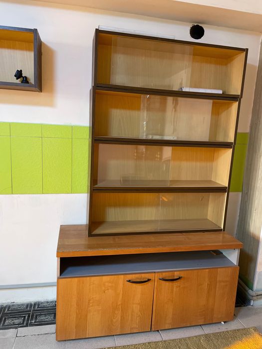 Книжные полки с комодом