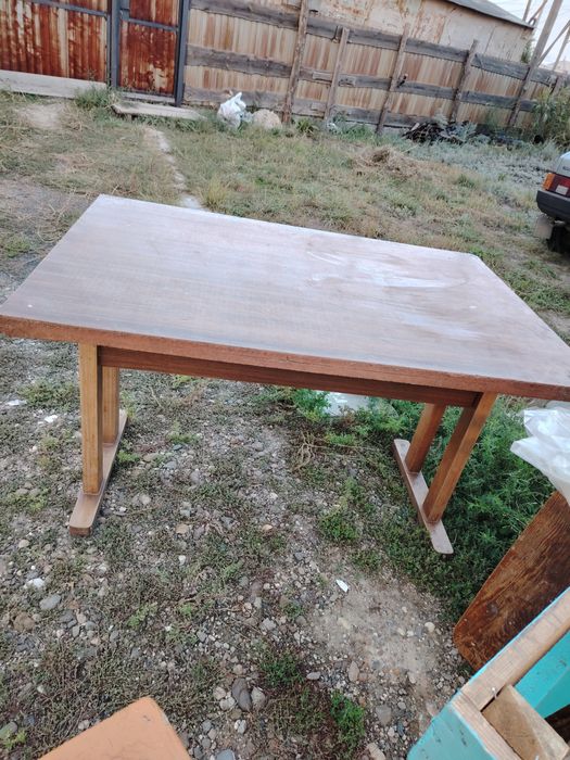 Продам стол за 20000тг