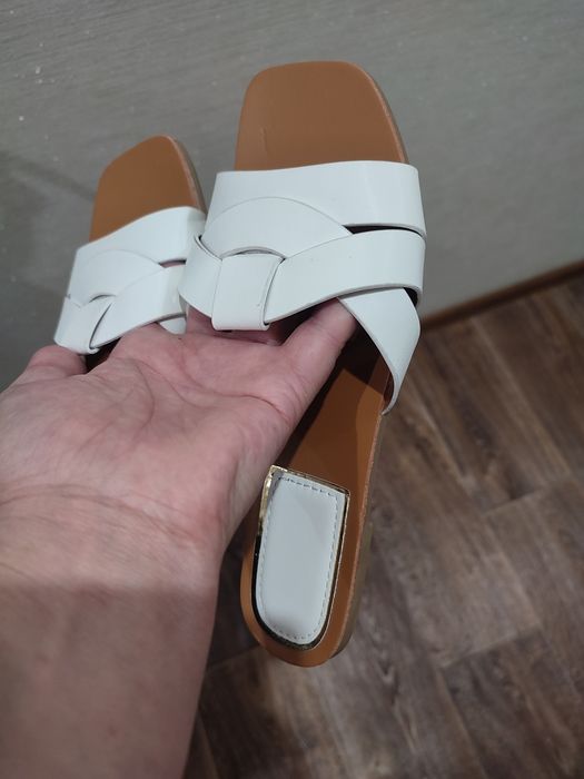 Шлепки женские .