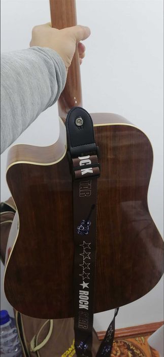 Продам или обменяю на классическую гитару Ямаха с80