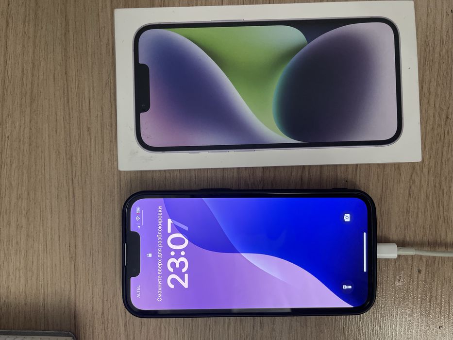 Продам Iphone 14