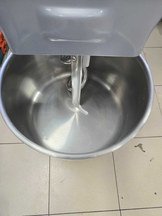 Професионална спирална тестомесачка HS30 34L 30 кг тесто с две скорости