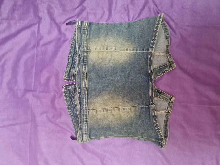 Top din denim cu fermoar pe mijloc