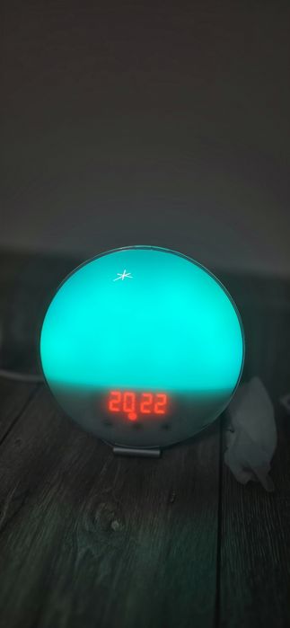 Lampa de veghe cu radio si alarma