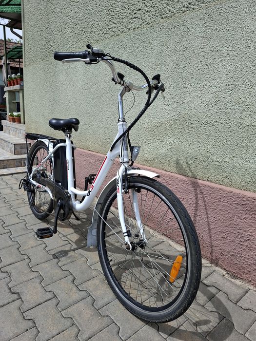 Bicicleta electrica cu acceleratie, roti 26,baterie NOUA