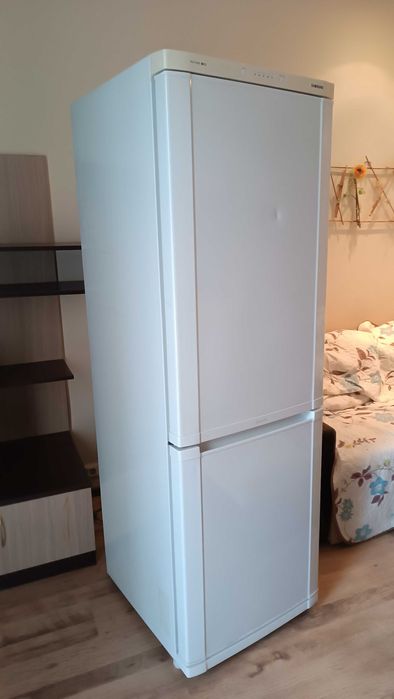 хладилник с фризер Samsung