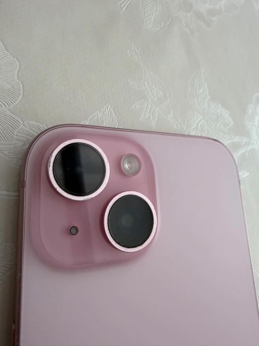 iPhone 15 Pink 128 GB – работи перфектно, с кутия и подарък кейсове
