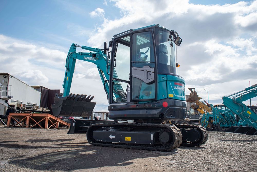 Miniexcavator de inchiriat  2,7 t