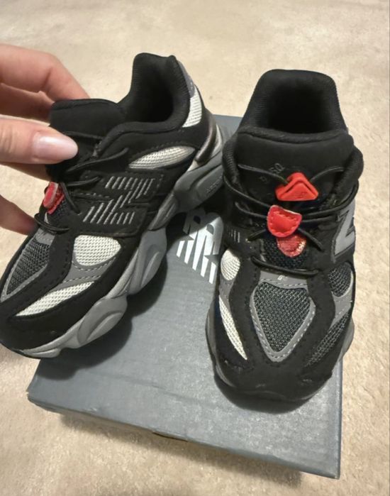 New Balance 9060 copii 27,5