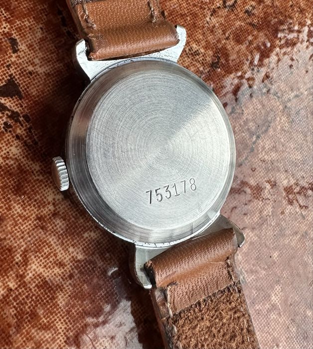 Руски механичен часовник Победа 90 години