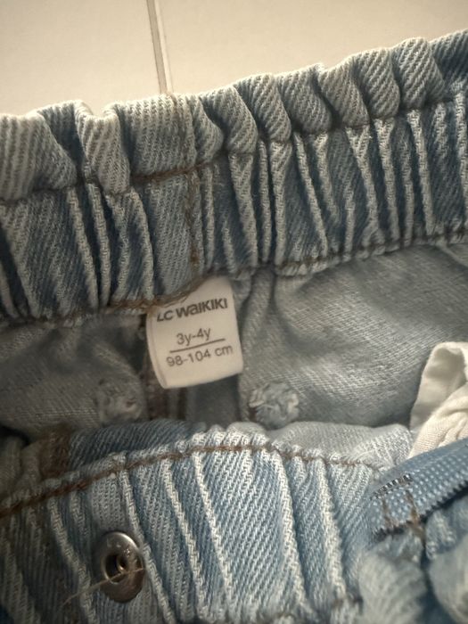 Продам джинсы для девочки 3-4 года