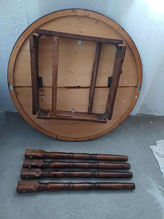 Кръгла кухненска маса