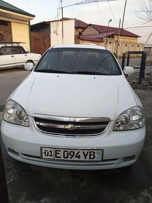 Lasetti avtomobili sotiladi