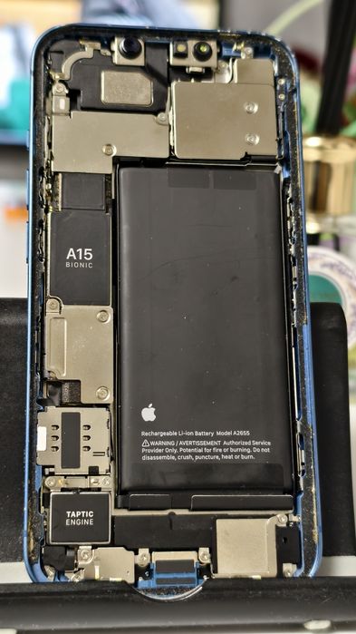 Pentru piese, recarosare, iPhone 13 fara display