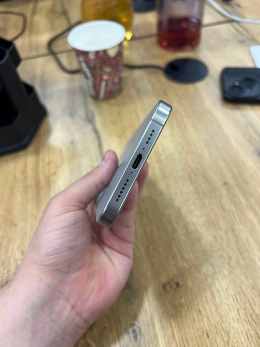 15 про макс 256 гб е сим натурал титаниум продаеться