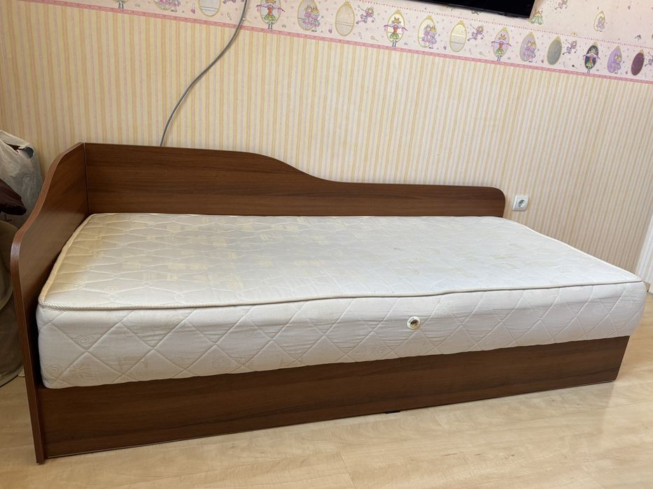 Легло с механизъм за повдигане