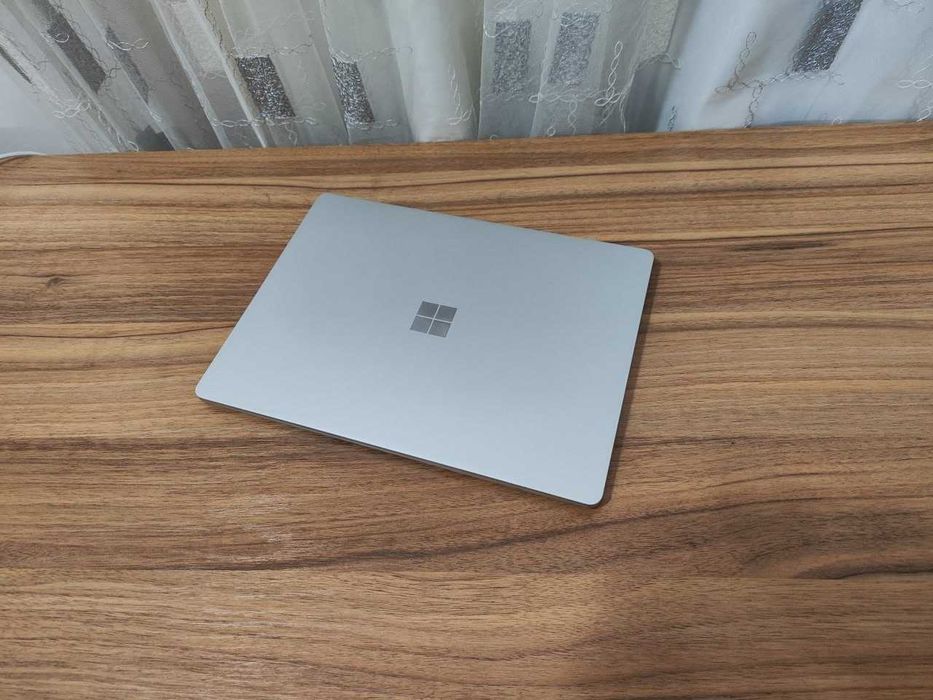 Microsoft Surface Laptop Go