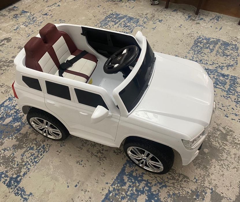 Продам электомашину тойота для детей