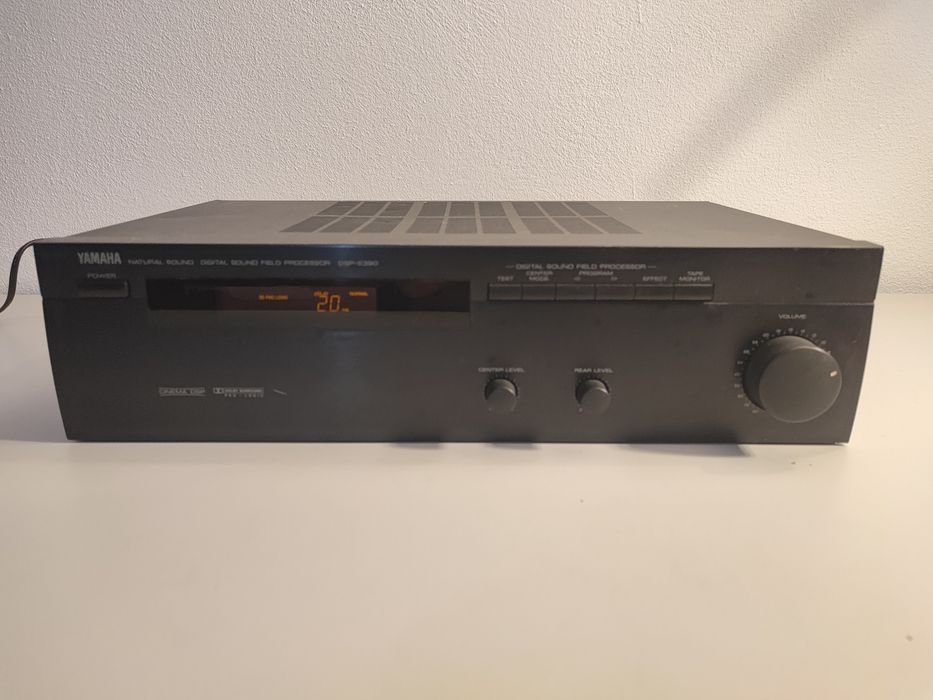 Amplificator Yamaha DSP E390 statie natural sound processor