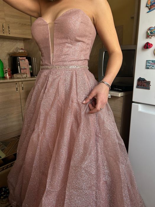 Продавам Бална рокля