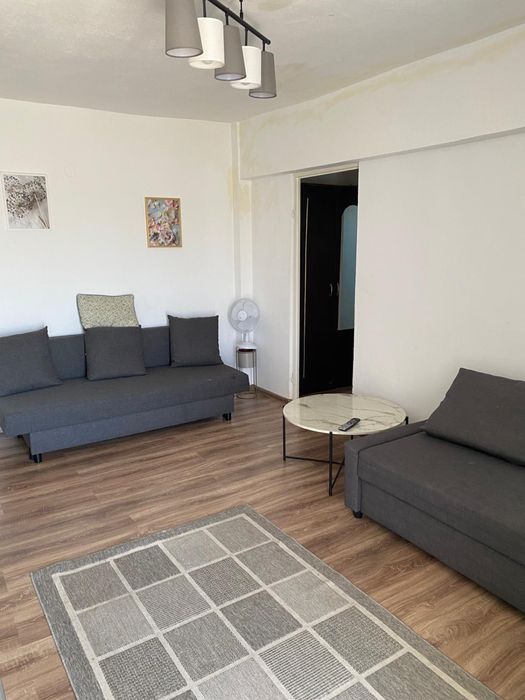 Închiriez apartament