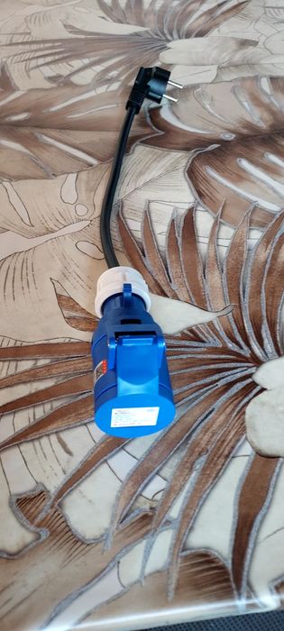 Адаптер преходник за зареждане на електромобил от 16А към шуко