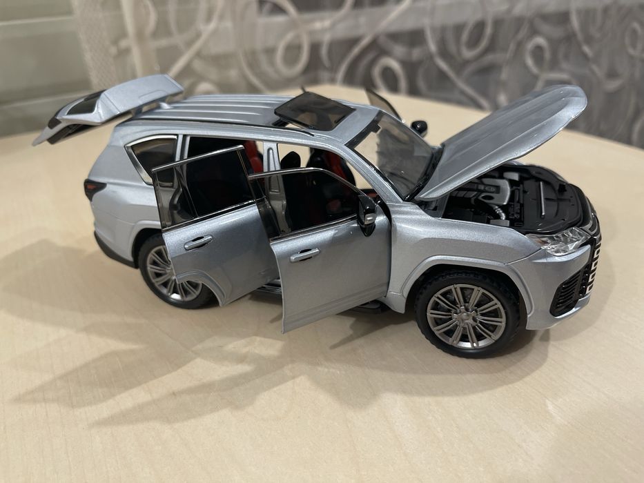 Продам машинку Lexus LX600