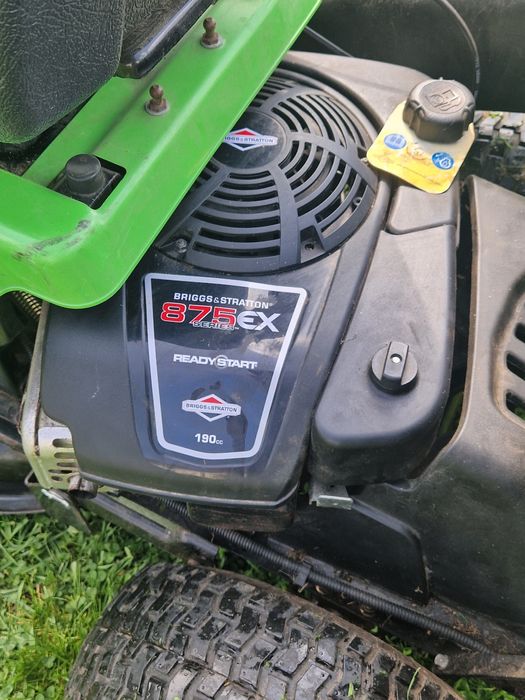 Tracroras tuns iarba, gazon