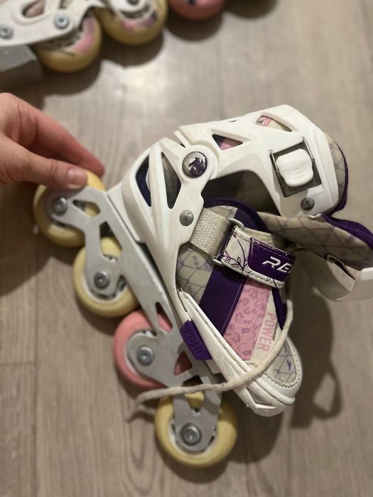 Продаю роликовые коньки для девочки! Размер ригулируется.