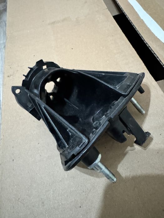 Пара гнездо под зеркало камри 70