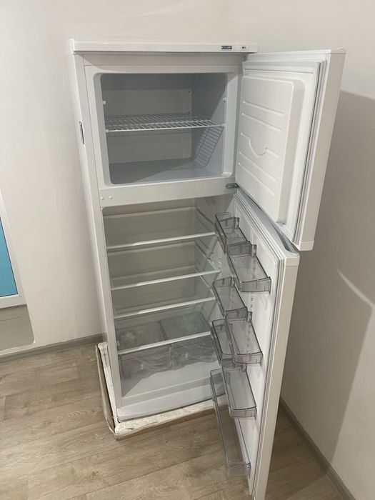 Продам холодильник Atlant.